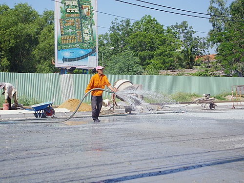 Quá trình trộn bê tông cần nước trộn đúng chuẩn