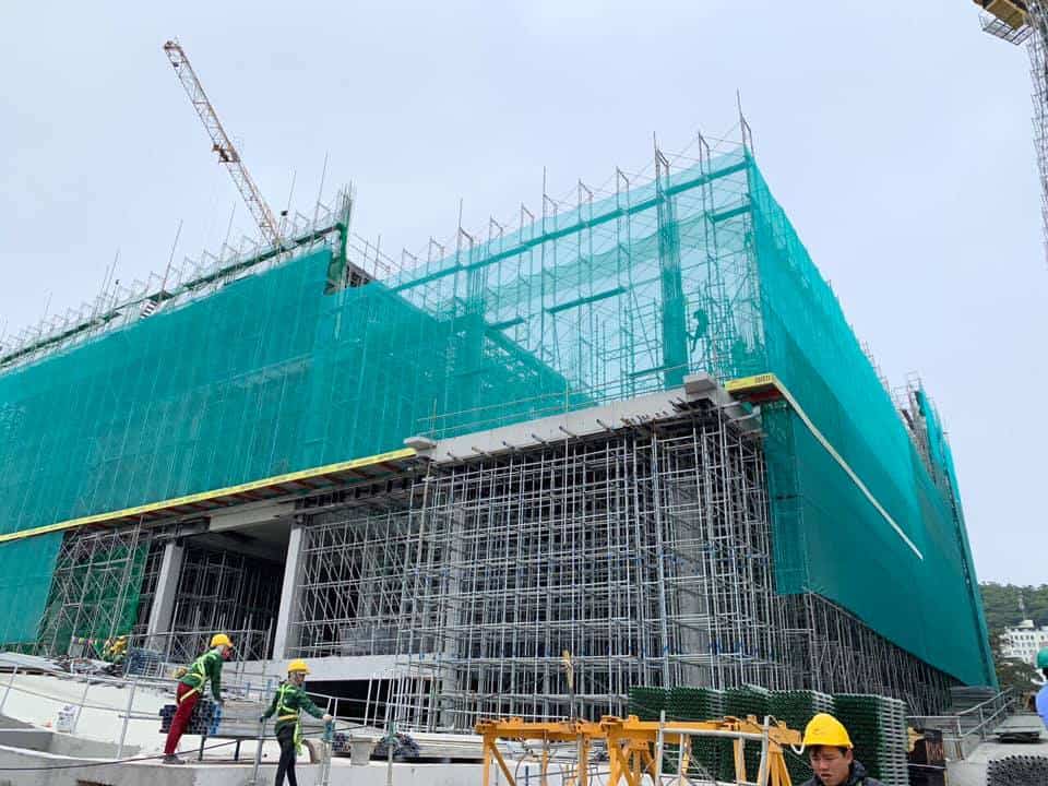 Biện pháp bắc giàn giáo ngoài và lưới bao che công trình